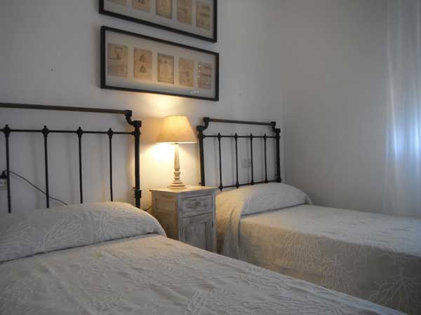 2 single beds